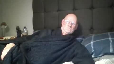 Snapshot of kevlooking4sez chatting on 04.25.26 kevlooking4sez online show from 04.25.26