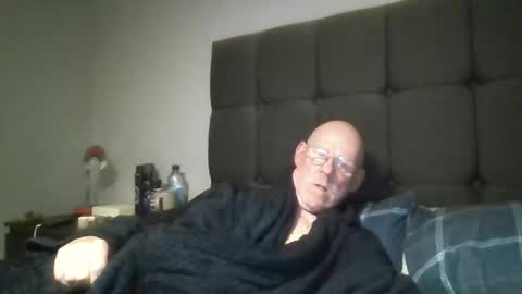 Snapshot of kevlooking4sez chatting on 05.02.26 kevlooking4sez online show from 05.02.26