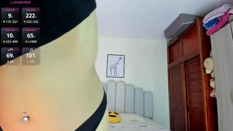 Snapshot of keylly_cute chatting on 02.14.25 keylly online show from 02.14.25