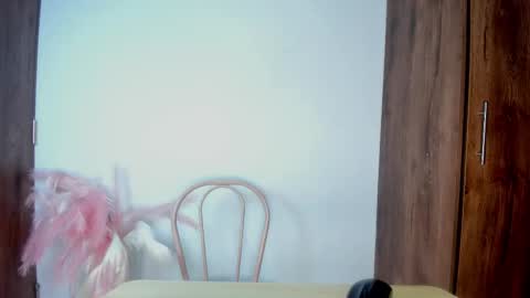 Snapshot of khate_smith chatting on 10.24.25 khate_smith online show from 10.24.25