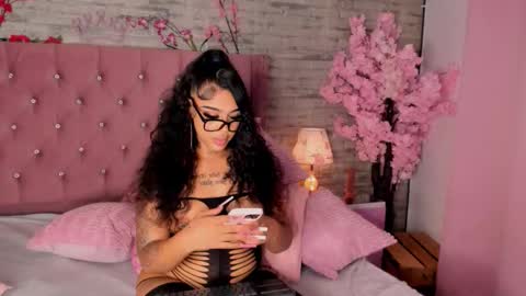 Khelany Isyy  online show from 09.17.25