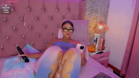 Khelany Isyy  online show from 11.25.25