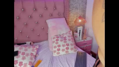 Khelany Isyy  online show from 01.10.26