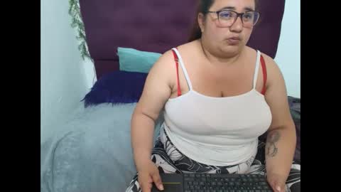 khloe_tommson_ online show from 09.25.25