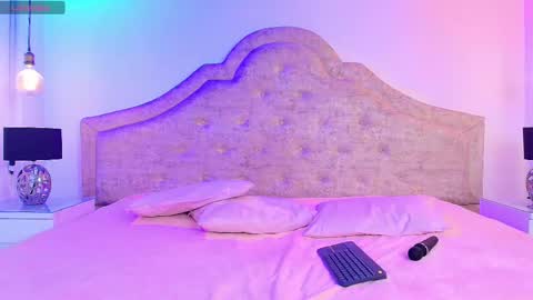 khloejohnson online show from 10.14.25