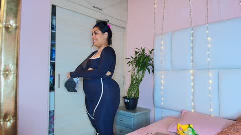 Snapshot of kiana_cream chatting on 01.04.25 N M online show from 01.04.25