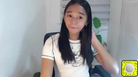 Snapshot of kiara_bedisa143 chatting on 02.10.25 i love bella online show from 02.10.25