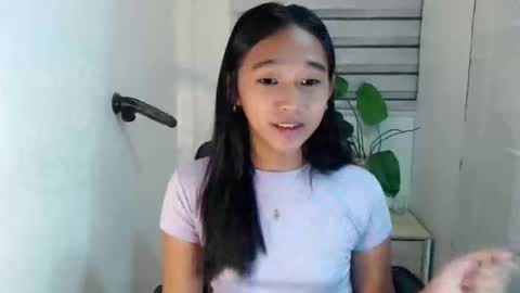 Snapshot of kiara_bedisa143 chatting on 02.12.25 i love bella online show from 02.12.25