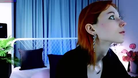 Snapshot of kiara_dream chatting on 07.17.26 Kira online show from 07.17.26