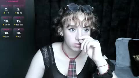 Snapshot of kiara_fox__ chatting on 12.18.25 KIARA FOX online show from 12.18.25