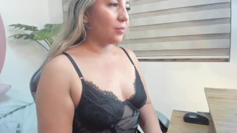 Snapshot of kiara_mirren chatting on 09.26.25 K I A R A  online show from 09.26.25
