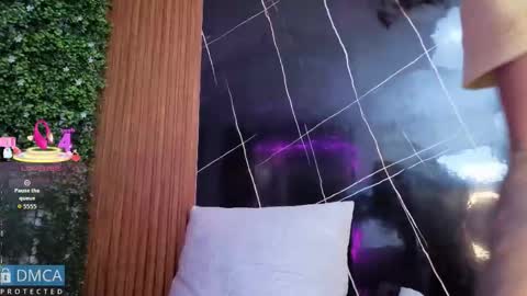 Kiara Zahiri online show from 10.10.25