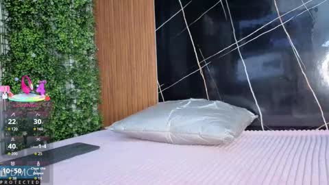 Kiara Zahiri online show from 10.17.25