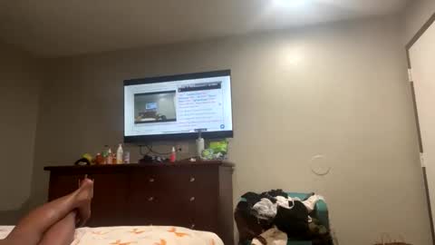 Snapshot of kibrombariu45 chatting on 10.27.25 HunneysPlayRoom online show from 10.27.25