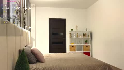 Snapshot of kiki_r chatting on 09.11.25 Kiki dont forget to thumbs up me if you like my show online show from 09.11.25