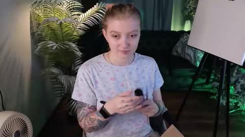 Kiki online show from 12.22.25