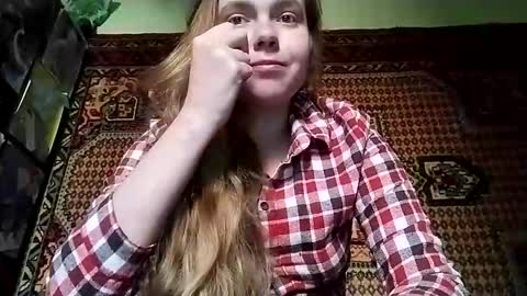 Snapshot of kikibang_ chatting on 10.27.25 kikibang_ online show from 10.27.25