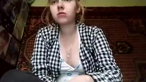 Snapshot of kikibang_ chatting on 10.28.25 kikibang_ online show from 10.28.25