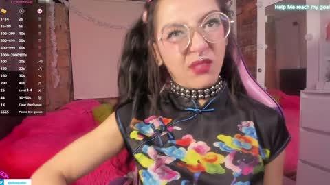 Snapshot of kikilepetite chatting on 12.29.24 kiki online show from 12.29.24