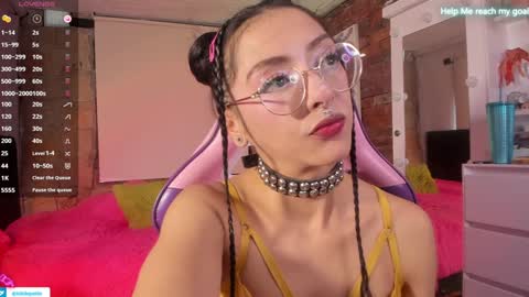 Snapshot of kikilepetite chatting on 01.15.25 kiki online show from 01.15.25