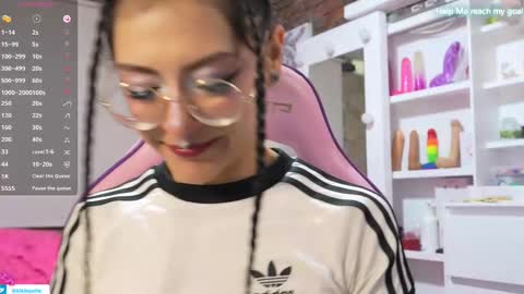 Snapshot of kikilepetite chatting on 02.09.25 kiki online show from 02.09.25