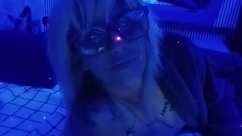 kikilovespartylights online show from 11.23.25