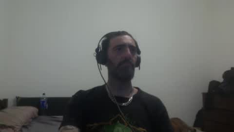 Snapshot of kilombito chatting on 11.22.25 andres online show from 11.22.25