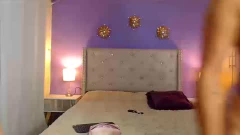 Snapshot of kim_and_mia chatting on 09.25.25 Mia Kim online show from 09.25.25