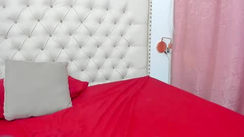 Snapshot of kim_eli chatting on 12.15.24 kim_eli online show from 12.15.24