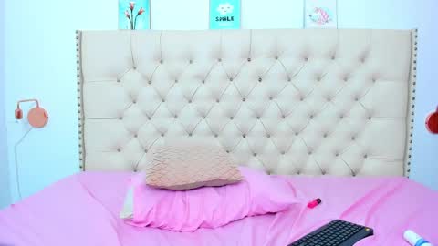 Snapshot of kim_eli chatting on 12.19.24 kim_eli online show from 12.19.24