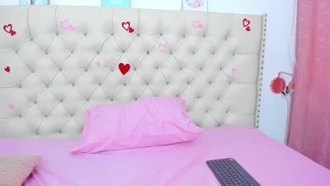 Snapshot of kim_eli chatting on 02.26.25 kim_eli online show from 02.26.25