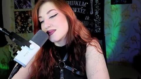 Hi Im Kimberly but u can call me Kim. Turn on ur sound i love to talk and moan online show from 11.13.25