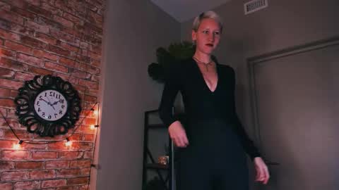 Snapshot of kim_waite chatting on 09.18.25 Kim online show from 09.18.25