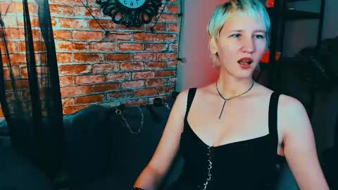 Snapshot of kim_waite chatting on 10.19.25 Kim online show from 10.19.25