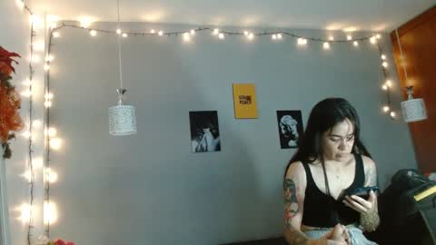 Snapshot of kimandyuk chatting on 12.11.24 Kim Yuk online show from 12.11.24