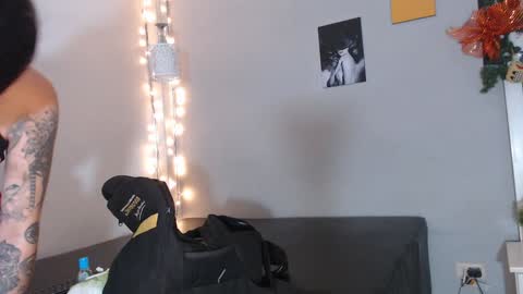 Snapshot of kimandyuk chatting on 12.18.24 Kim Yuk online show from 12.18.24