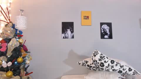 Snapshot of kimandyuk chatting on 12.19.24 Kim Yuk online show from 12.19.24