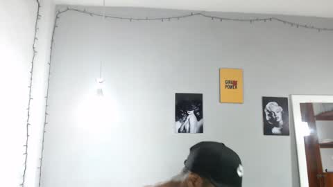 Snapshot of kimandyuk chatting on 01.11.25 Kim Yuk online show from 01.11.25