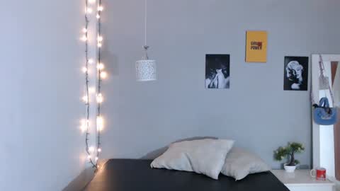 Snapshot of kimandyuk chatting on 01.14.25 Kim Yuk online show from 01.14.25