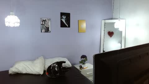 Snapshot of kimandyuk chatting on 01.18.25 Kim Yuk online show from 01.18.25