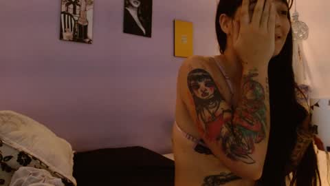 Snapshot of kimandyuk chatting on 01.18.25 Kim Yuk online show from 01.18.25