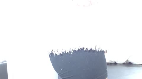 Snapshot of kimandyuk chatting on 02.08.25 Kim Yuk online show from 02.08.25