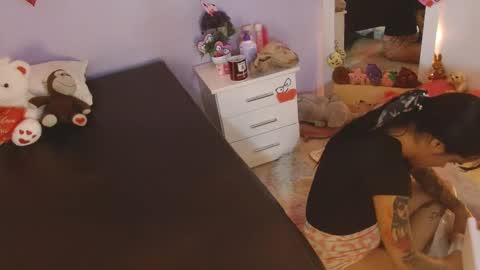 Snapshot of kimandyuk chatting on 02.20.25 Kim Yuk online show from 02.20.25