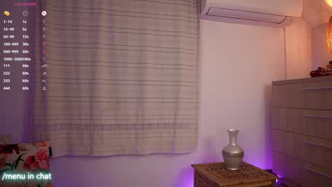 Snapshot of kimberhot chatting on 09.27.25 Kim online show from 09.27.25