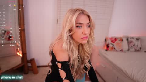 Snapshot of kimberhot chatting on 10.08.25 Kim online show from 10.08.25