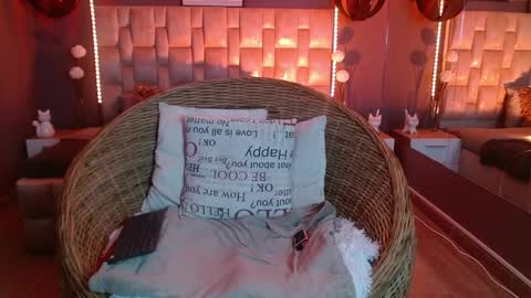 Snapshot of kimberlee_moon chatting on 02.25.26 Kym online show from 02.25.26