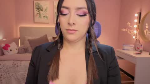 Snapshot of kimberly_clars chatting on 09.24.25 Kimberly 1200-1900 GMT-5 online show from 09.24.25