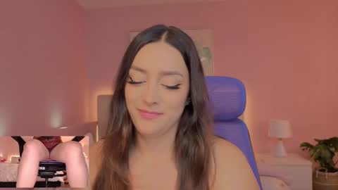 Snapshot of kimberly_clars chatting on 09.25.25 Kimberly 1200-1900 GMT-5 online show from 09.25.25