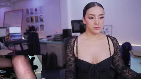 Snapshot of kimberly_clars chatting on 10.17.25 Kimberly 1200-1900 GMT-5 online show from 10.17.25