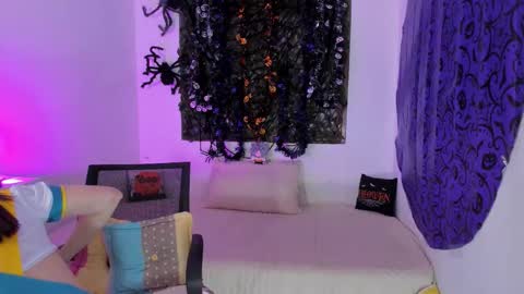 Snapshot of kimberly_thonson chatting on 10.19.25 kimberly_thonson online show from 10.19.25